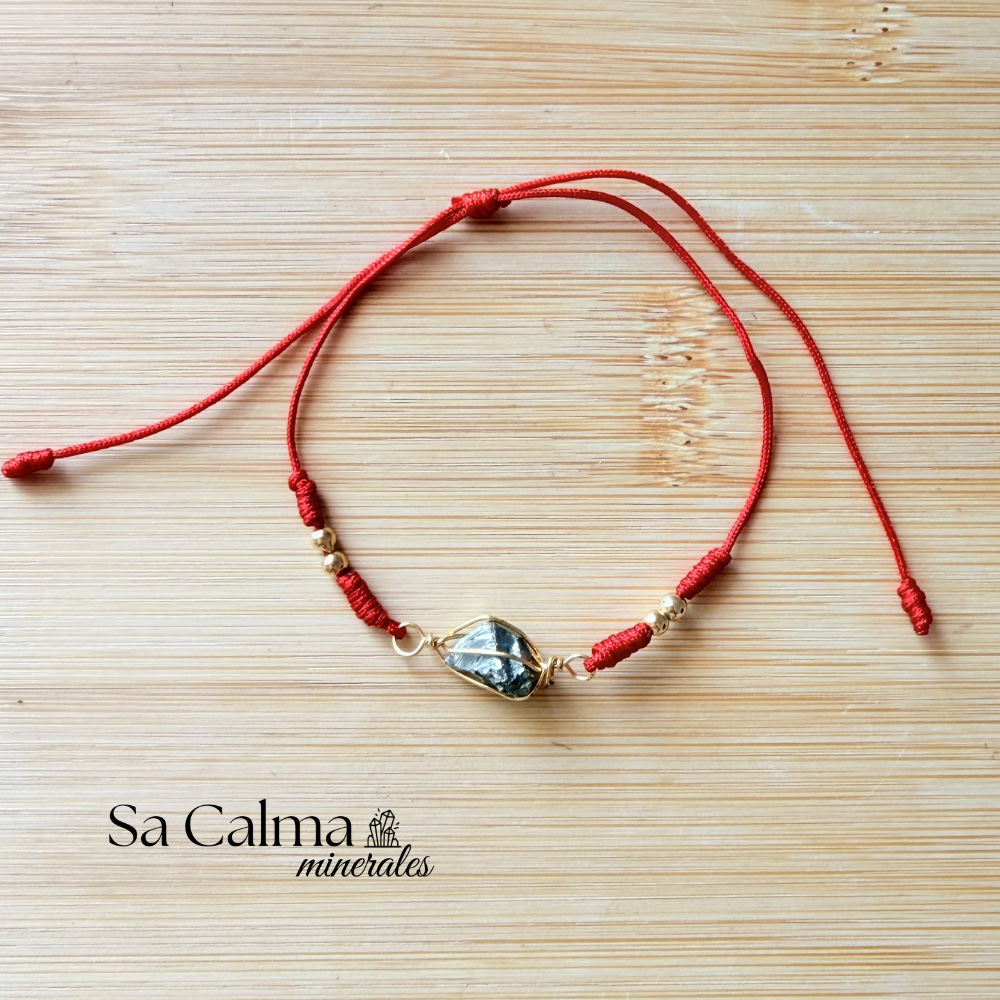 Pulsera de Hilo con Pirita – Abundancia, Protección y Energía de Éxito