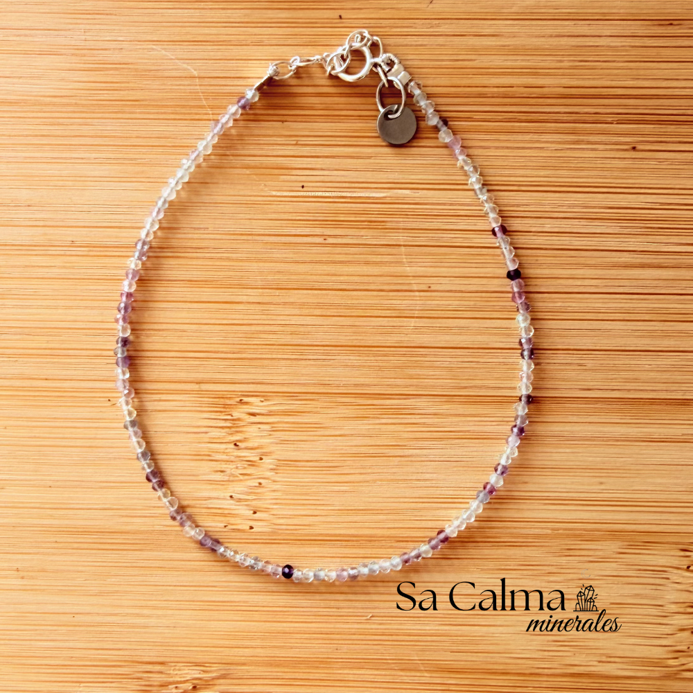 Tobillera de Fluorita Arcoíris y Plata – Equilibrio, Claridad y Energía Positiva