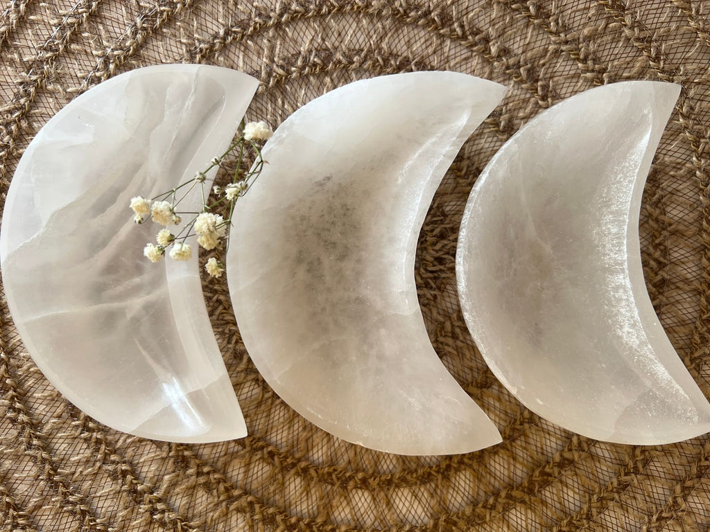 Bol de Selenita en Forma de Luna para Limpieza y Recarga Energética
