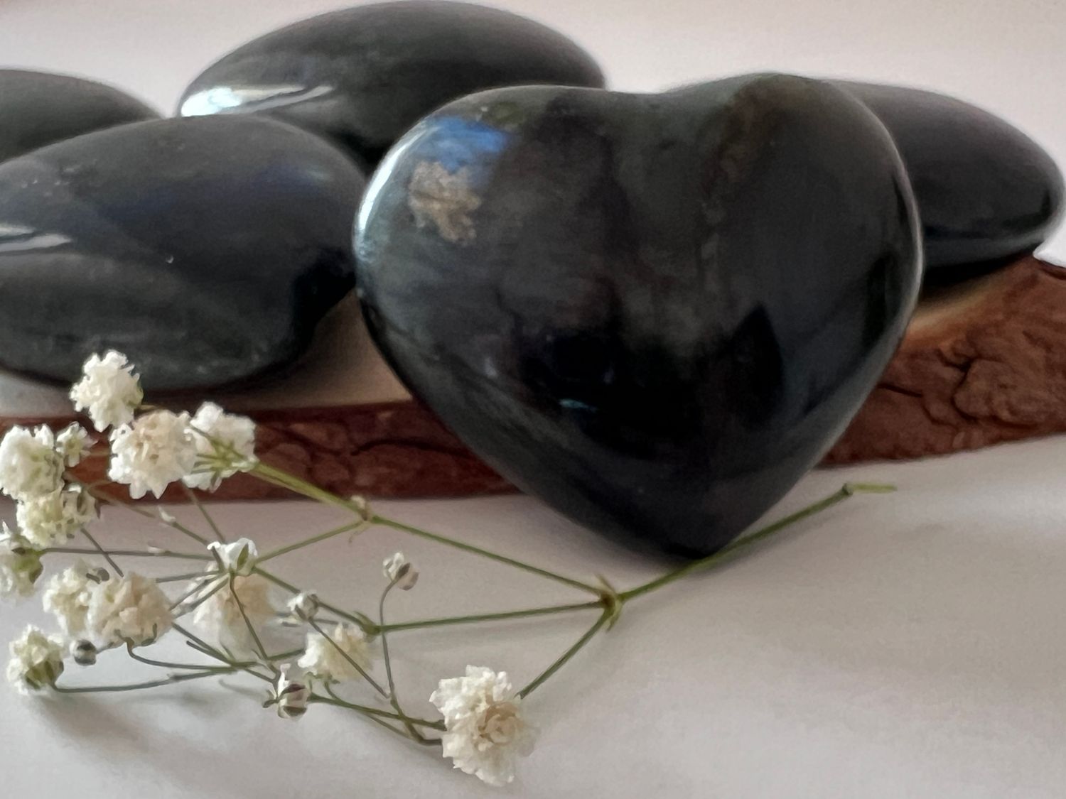 Labradorita en Forma de Corazón para Protección, Intuición y Amor Propio