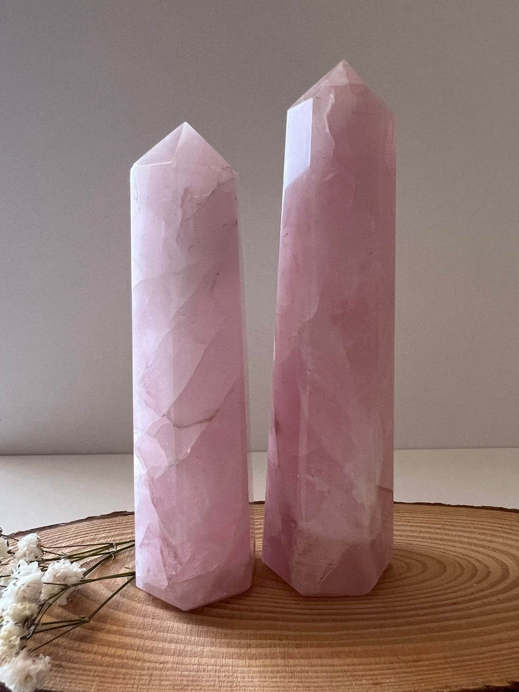 Punta de Cuarzo Rosa 9-10 cm para Amor, Calma y Sanación Emocional