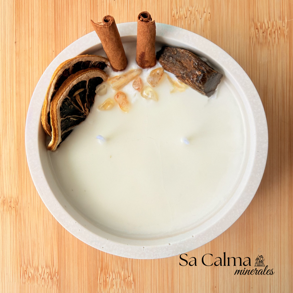Vela Ritual de Abundancia con Canela y Naranja – Citrino y Ojo de Tigre para Prosperidad y Éxito (mediana)