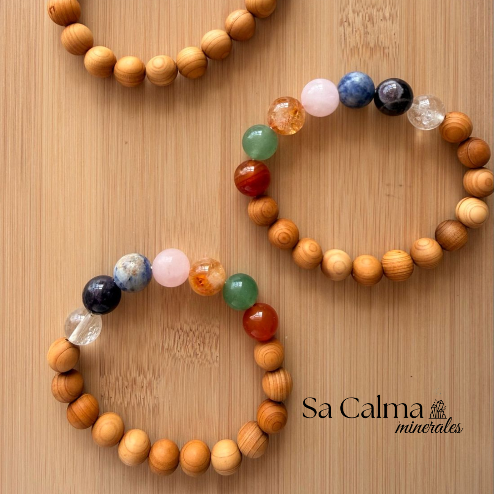 Pulsera Elástica con Minerales de 7 Chakras y Madera de Cedro para Equilibrio y Armonización Energética