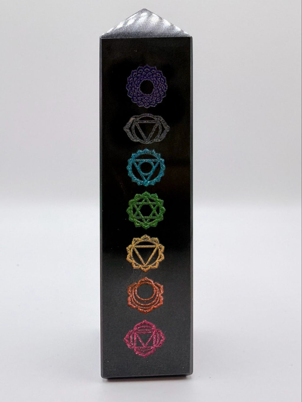 Punta de Turmalina Negra con Símbolos 7 Chakras