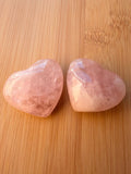 Rodado de Cuarzo Rosa en Forma de Corazón para Amor, Calma y Sanación Emocional