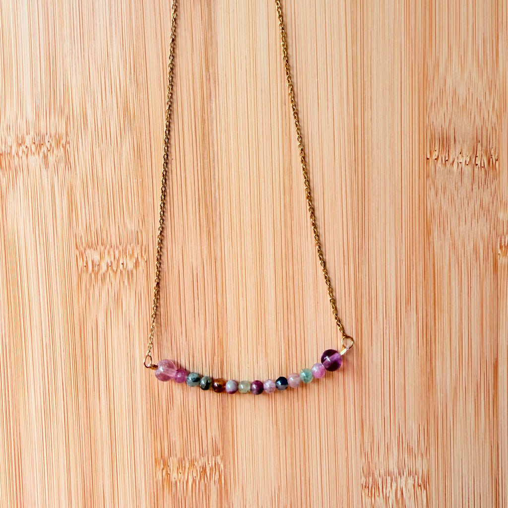 Collar de Acero Inoxidable Dorado con Turmalina Sandía – Amor, Equilibrio y Alegría