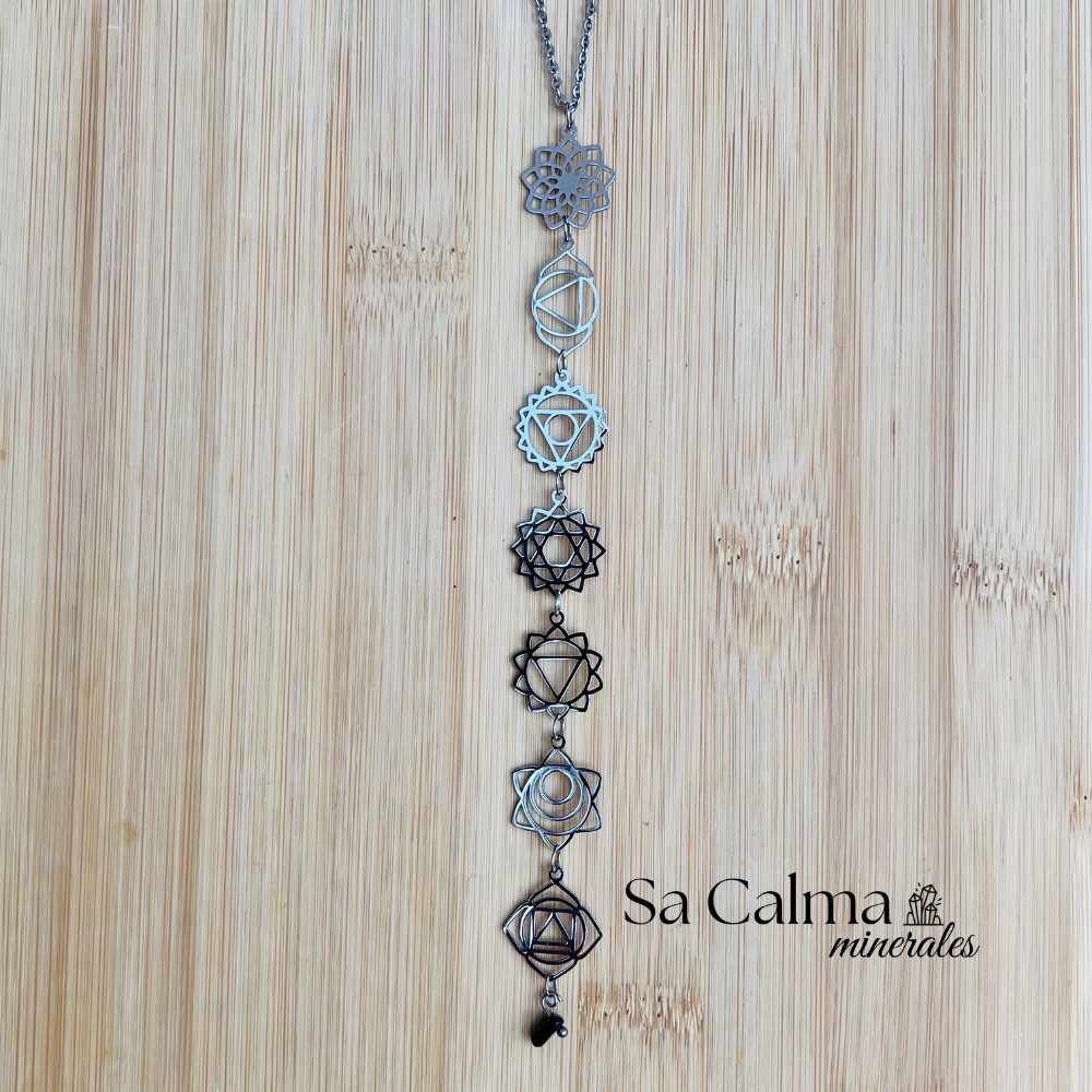 Collar de Acero Inoxidable Plateado con Símbolos 7 Chakras y Turmalina Negra para Protección y Equilibrio Energético