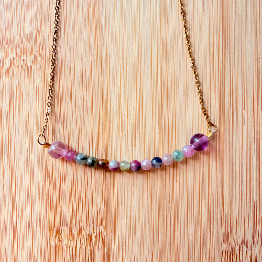 Collar de Acero Inoxidable Dorado con Turmalina Sandía – Amor, Equilibrio y Alegría