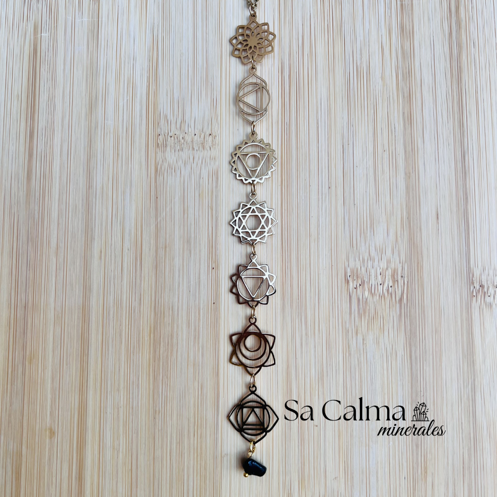 Collar de Acero Inoxidable Dorado con Símbolos 7 Chakras y Turmalina Negra para Protección y Equilibrio Energético
