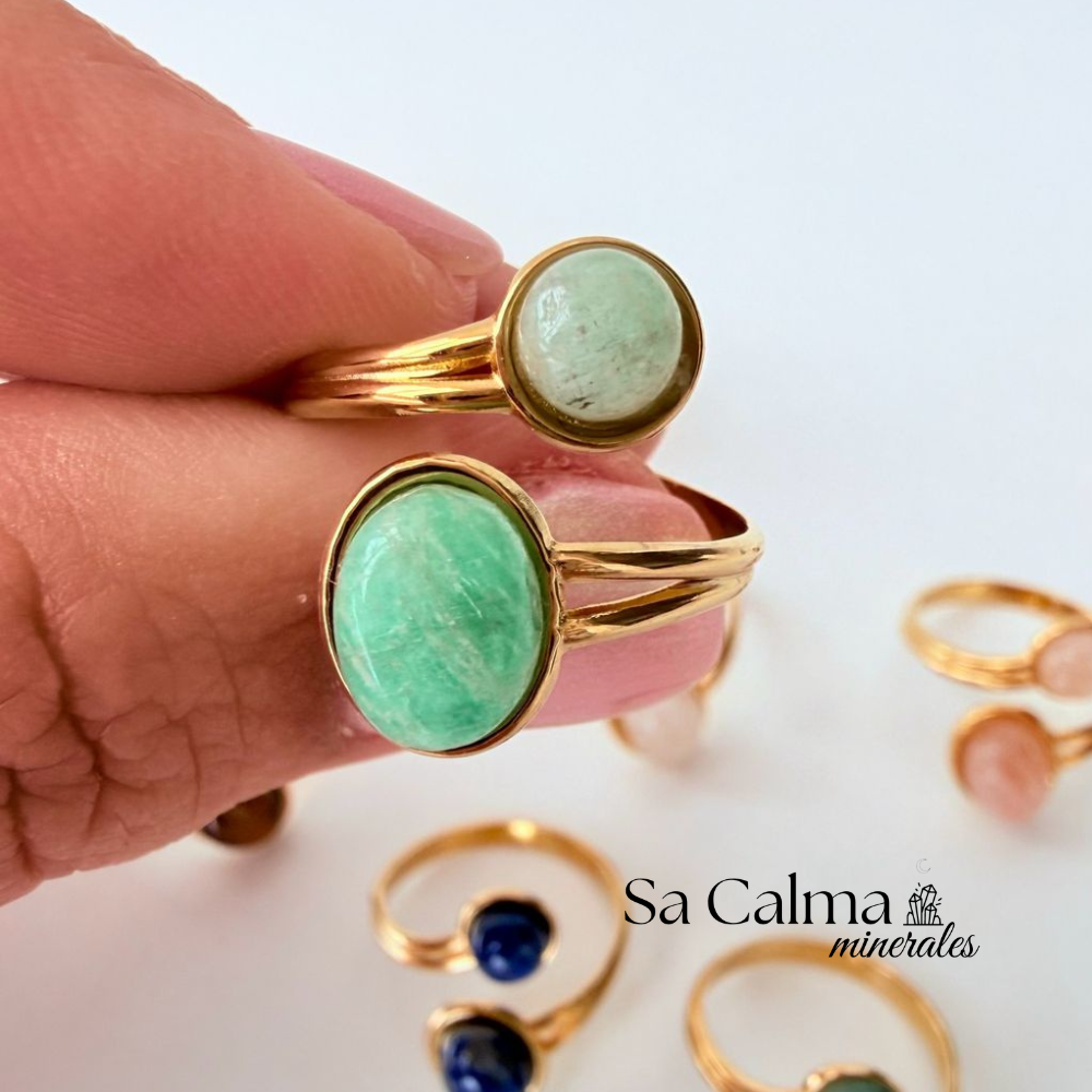 Anillo Dorado de Acero Inoxidable con Amazonita para Calma, Equilibrio Emocional y Energía Positiva