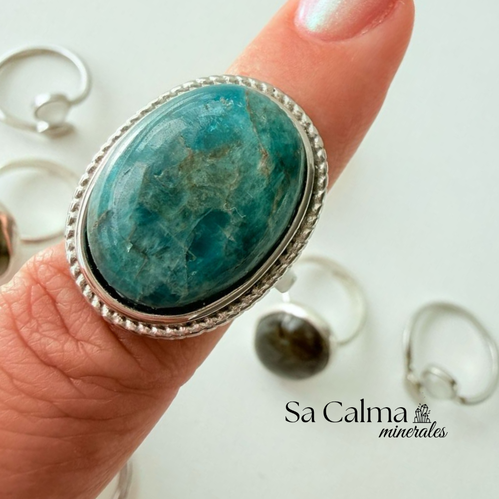 Anillo de Acero con Apatito Azul para Claridad, Creatividad y Energía Positiva