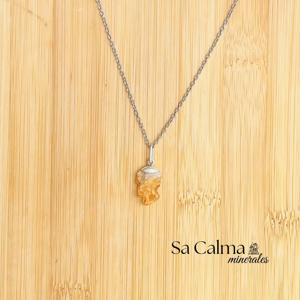 Collar de Citrino con Engarce de Plata y Cadena de Acero Inoxidable – Energía y Prosperidad