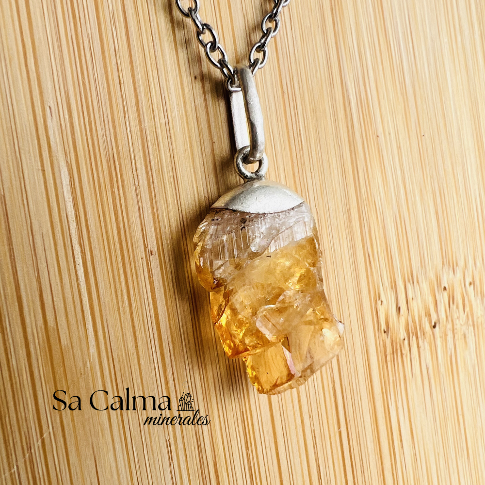 Collar de Citrino con Engarce de Plata y Cadena de Acero Inoxidable – Energía y Prosperidad