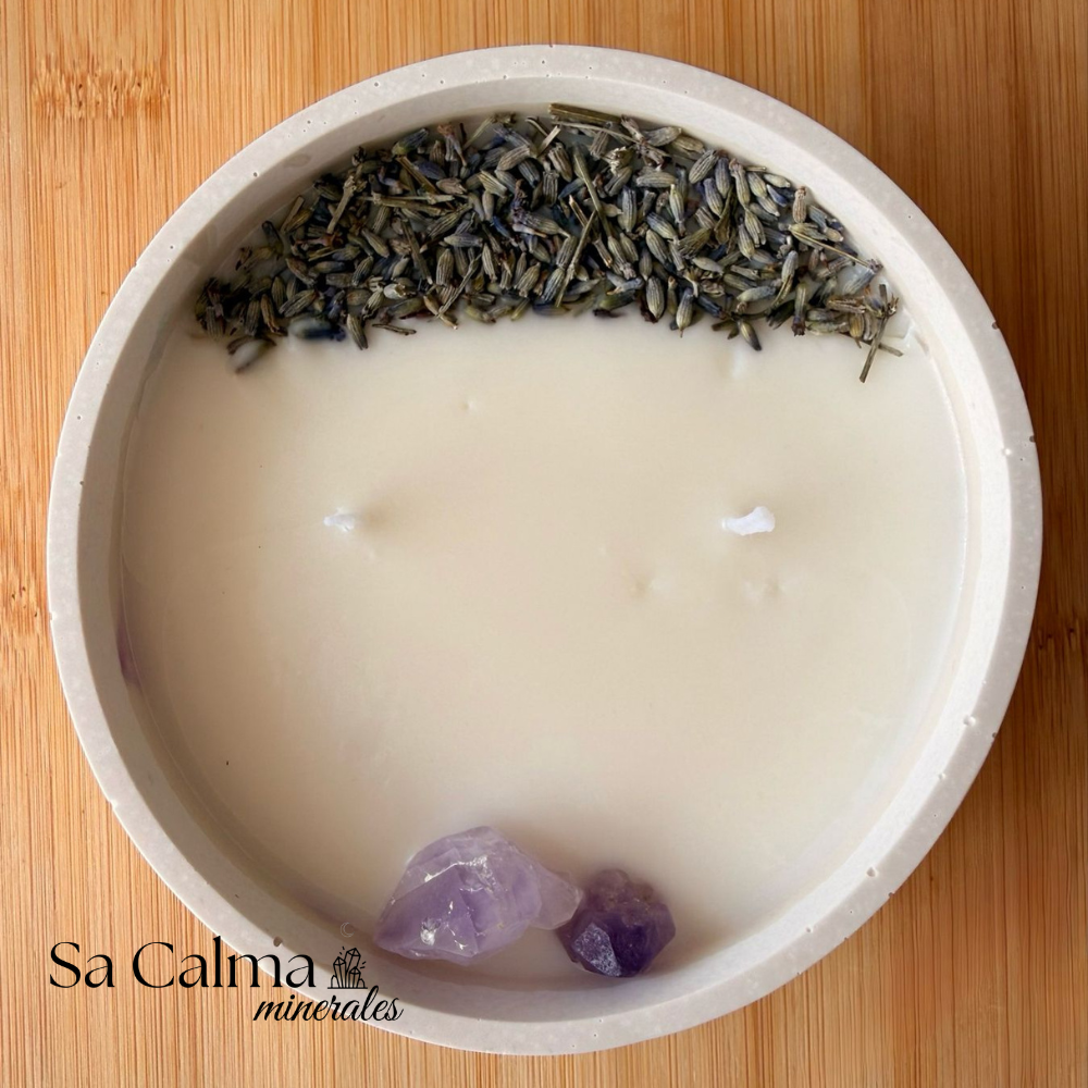 Vela Ritual de Lavanda con Amatista – Calma, Relajación y Equilibrio Energético (grande)
