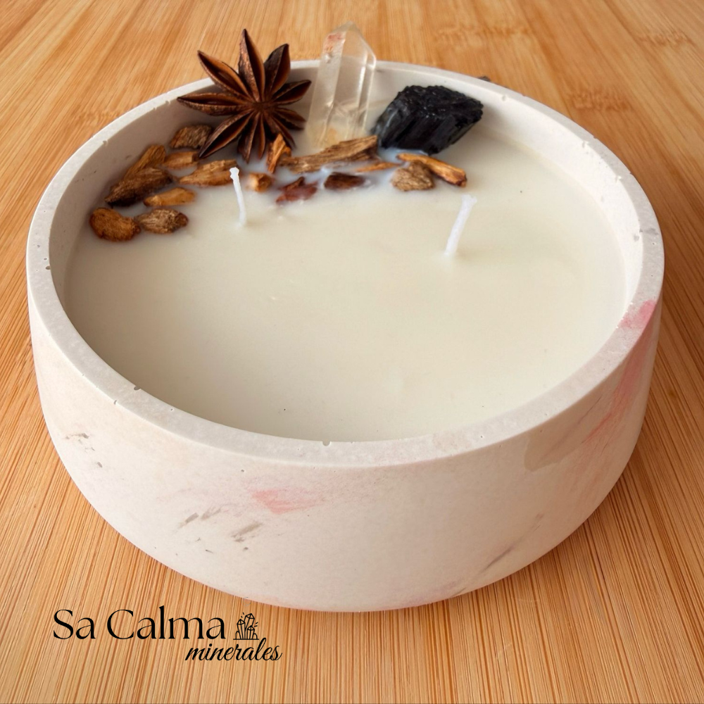 Vela Ritual de Limpieza y Protección con Palo Santo, Cuarzo y Turmalina – Purificación Energética (grande)