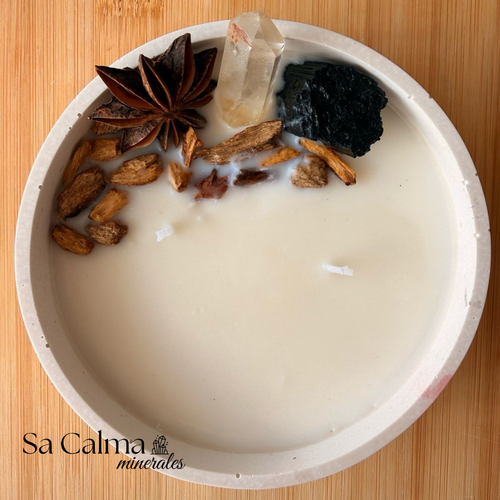 Vela Ritual de Limpieza y Protección con Palo Santo, Cuarzo y Turmalina – Purificación Energética (grande)