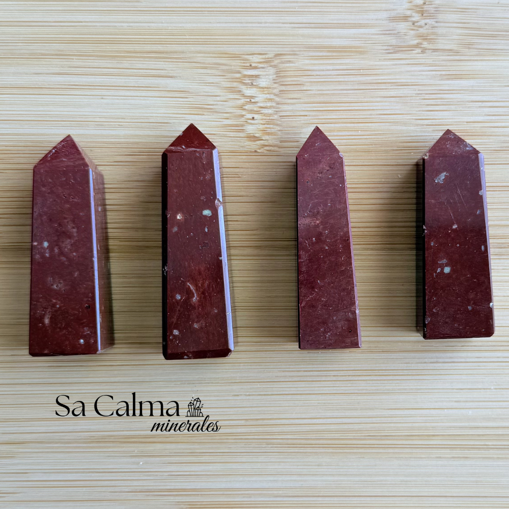 Punta de Jaspe Rojo (5 cm) – Fuerza, Estabilidad y Energía Vital
