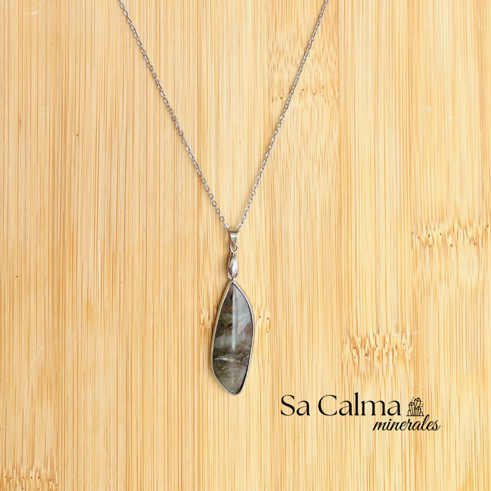 Collar de Labradorita con Cadena de Acero Inoxidable – Protección e Intuición