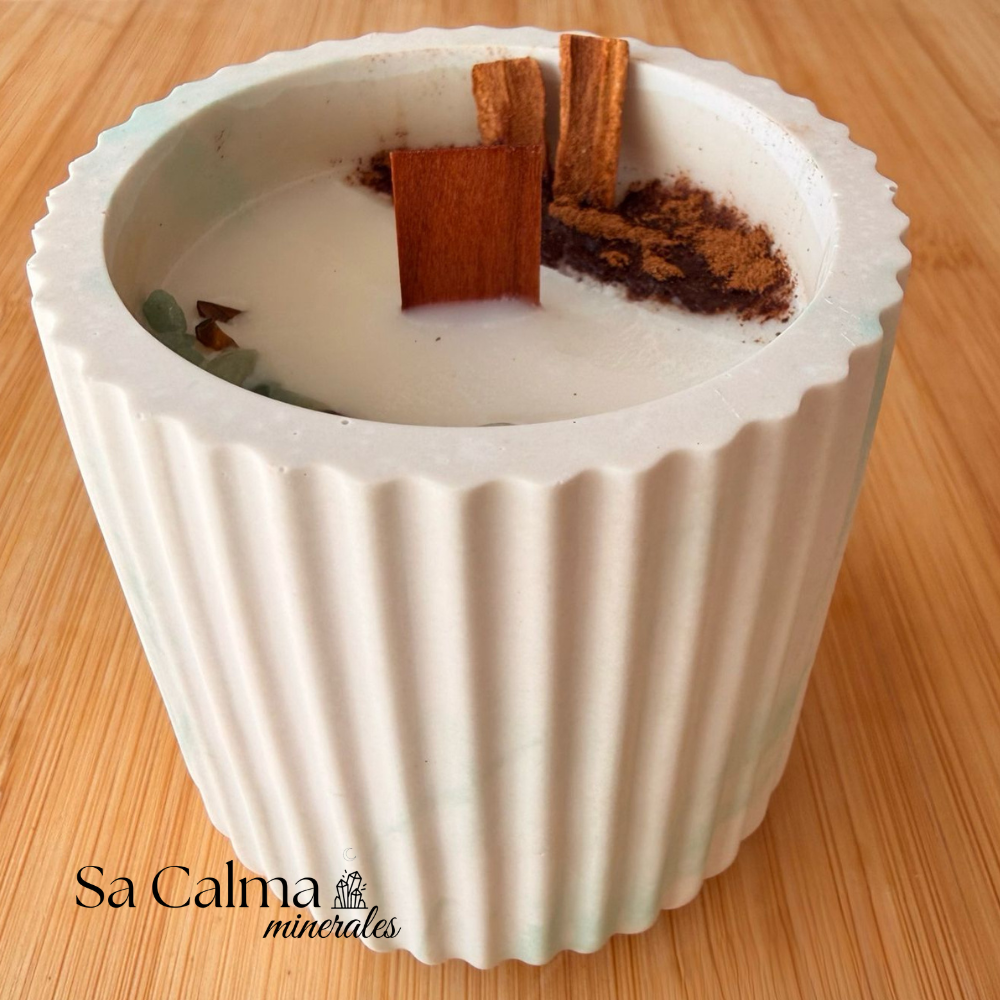 Vela Ritual de Abundancia con Canela – Citrino y Ojo de Tigre para Prosperidad y Éxito (pequeña)