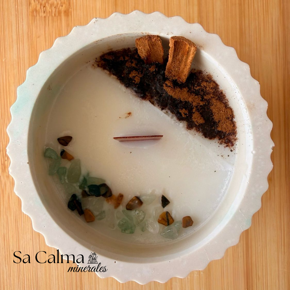 Vela Ritual de Abundancia con Canela – Citrino y Ojo de Tigre para Prosperidad y Éxito (pequeña)