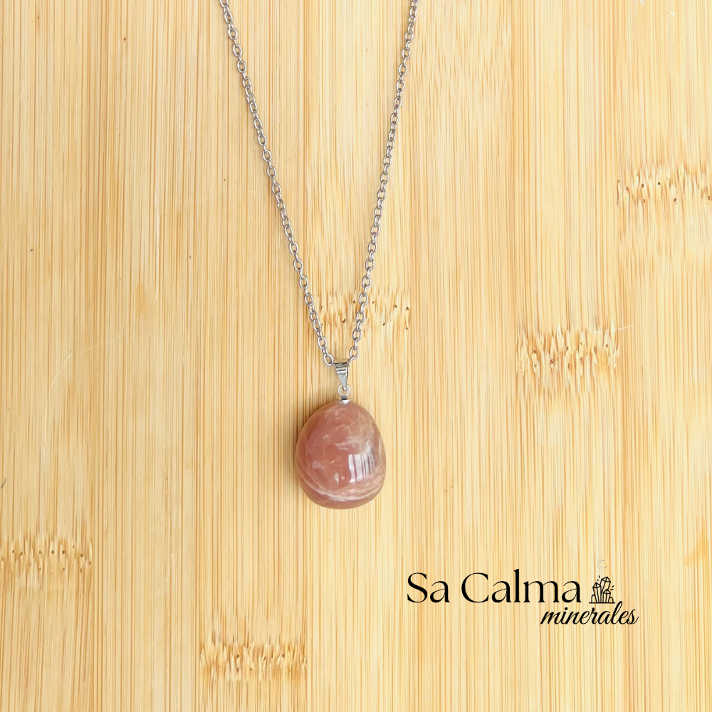 Collar de Piedra Luna Rosa con Cadena de Acero Inoxidable – Intuición y Equilibrio