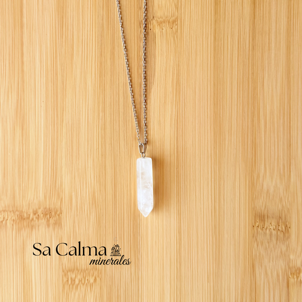 Collar con Punta de Cuarzo Cristal – Energía, Protección y Claridad