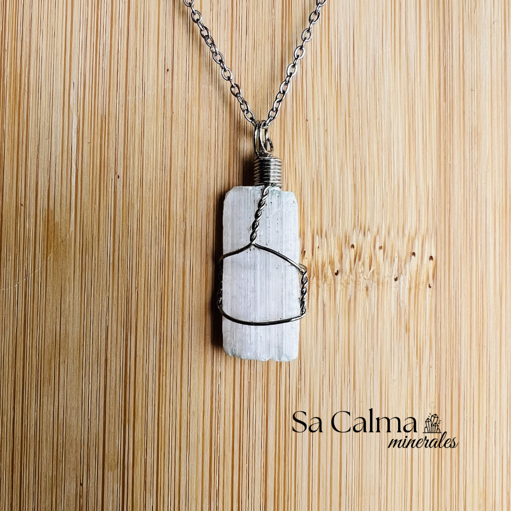 Collar de Acero Inoxidable con Selenita – Limpieza y Claridad Energética