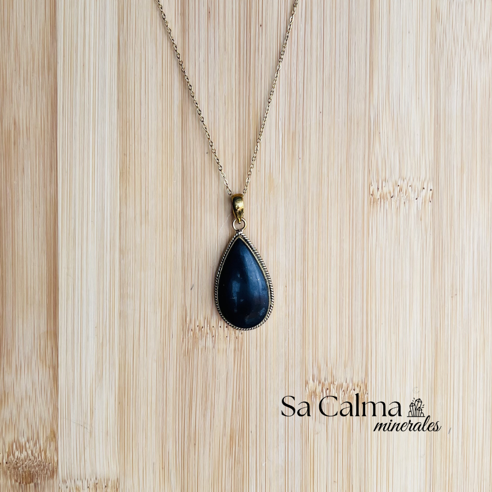 Collar de Acero Inoxidable con Shungita – Protección Energética y Equilibrio